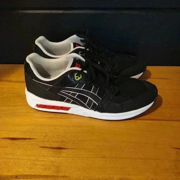 Women's Asics gel-saga sou black/white‎ size 10 - Picture 1 of 5